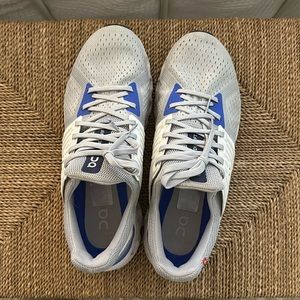 Men’s On running cloud swift tennis shoes. Size 9.5. EUC